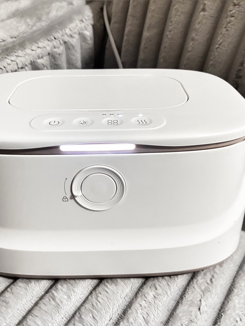 Wipe warmer dispenser